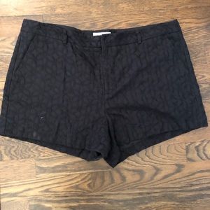 Flattering summer shorts with flower detail